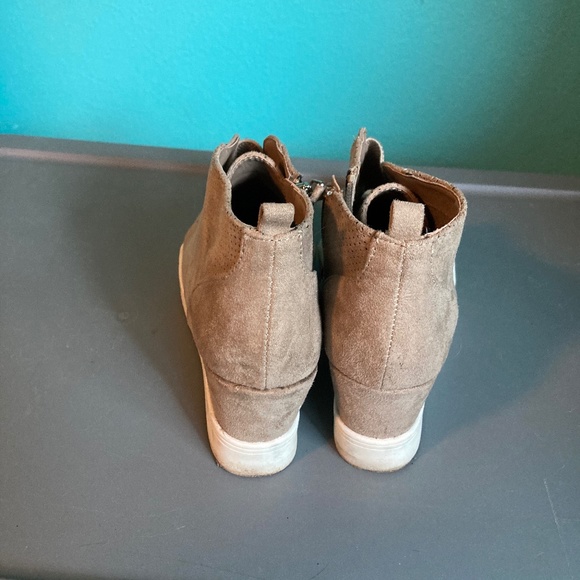 MIA High Heel Sneakers - LAST DAY! - Picture 4 of 4